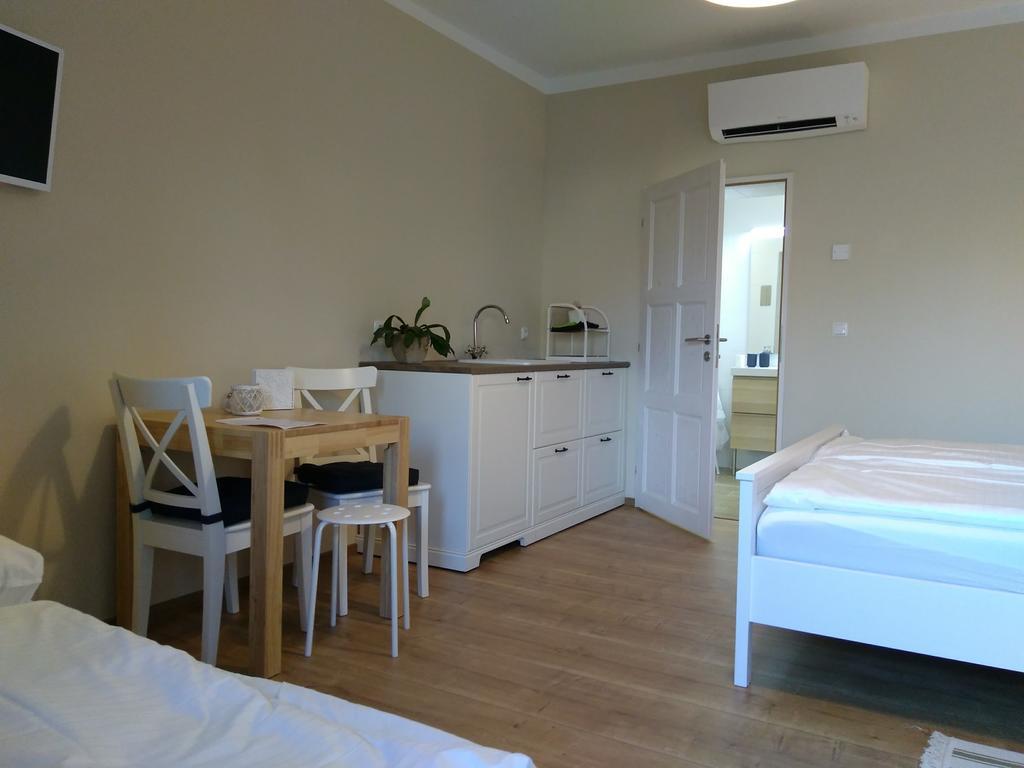 Sabines Apartments Ferienwohnungen فرونكرشن المظهر الخارجي الصورة